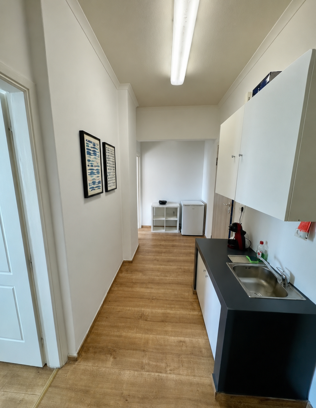 Compact fitted kitchen